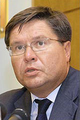 ЦБ рассказал, почему дешевеет рубль и что происходит с оттоком капитала из России