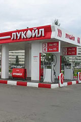 Ценовой парадокс по-российски: нефть дешевеет, а бензин и не думает