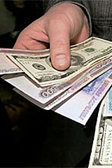 Поддержка рубля дорого обошлась России