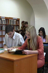 Государство поддержит прилежных студентов рублем. Правительство подготовило антикризисный план для системы высшего образования
